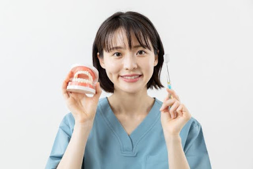 インプラントと差し歯の違いを歯科医が解説！後悔しない選び方